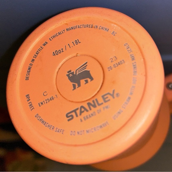 Stanley Cup 40oz - Picture 7 of 7